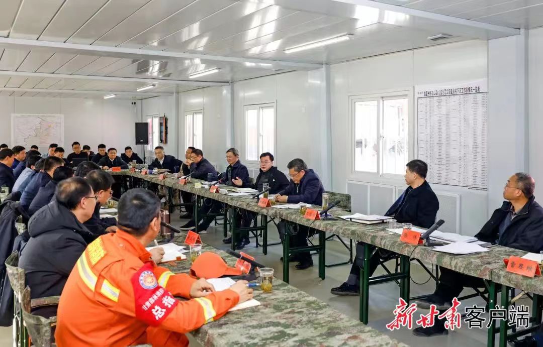 胡昌升在省抗震救灾指挥部会议上强调：劲头不松力度不减标准不降抓实工作让灾区群众早日过上幸福美好的生活